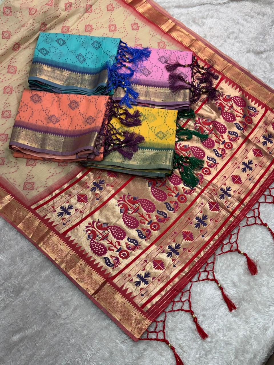 Aarushi Cotton Contrast Thread Weaving Bandhej Jacquard Rich Pallu in Saree With Zari Weaving & Minakari Thread Pattern