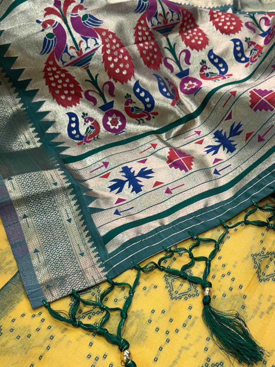 Aarushi Cotton Contrast Thread Weaving Bandhej Jacquard Rich Pallu in Saree With Zari Weaving & Minakari Thread Pattern