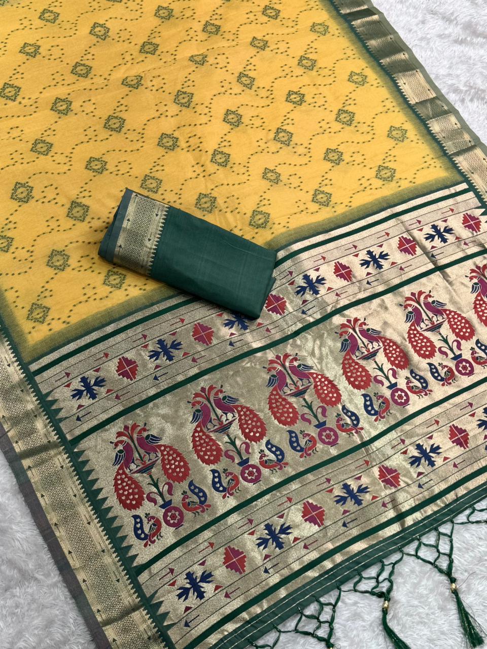 Aarushi Cotton Contrast Thread Weaving Bandhej Jacquard Rich Pallu in Saree With Zari Weaving & Minakari Thread Pattern