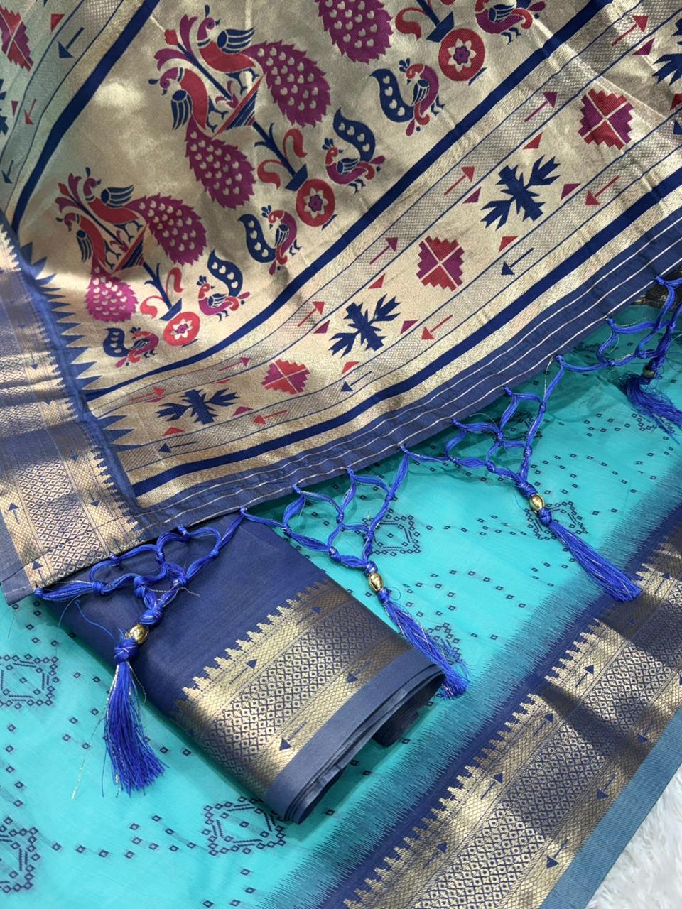 Aarushi Cotton Contrast Thread Weaving Bandhej Jacquard Rich Pallu in Saree With Zari Weaving & Minakari Thread Pattern
