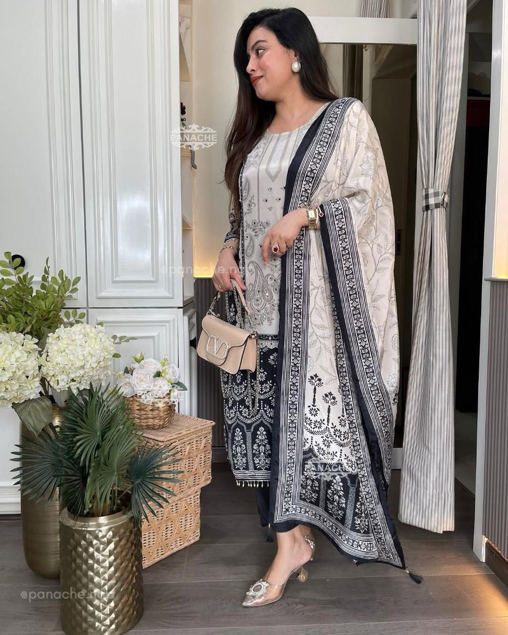 DESIGNER WEAR TRENDING  TOP WITH PRINTED WORK WITH DIAMOND WORK WITH PANTS AND DUPATTA