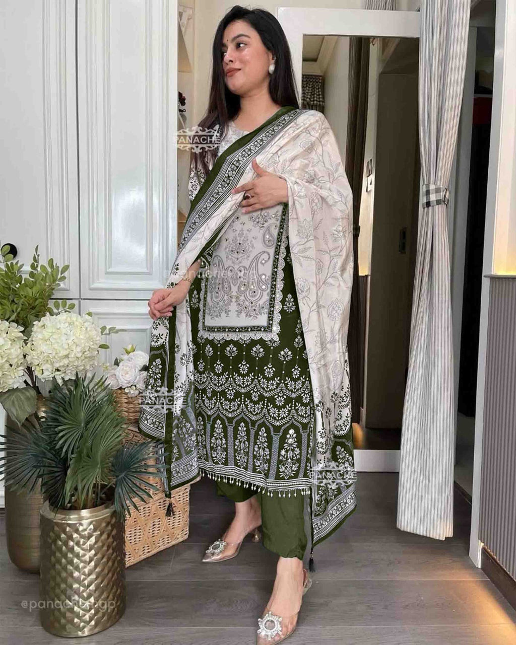 DESIGNER WEAR TRENDING  TOP WITH PRINTED WORK WITH DIAMOND WORK WITH PANTS AND DUPATTA