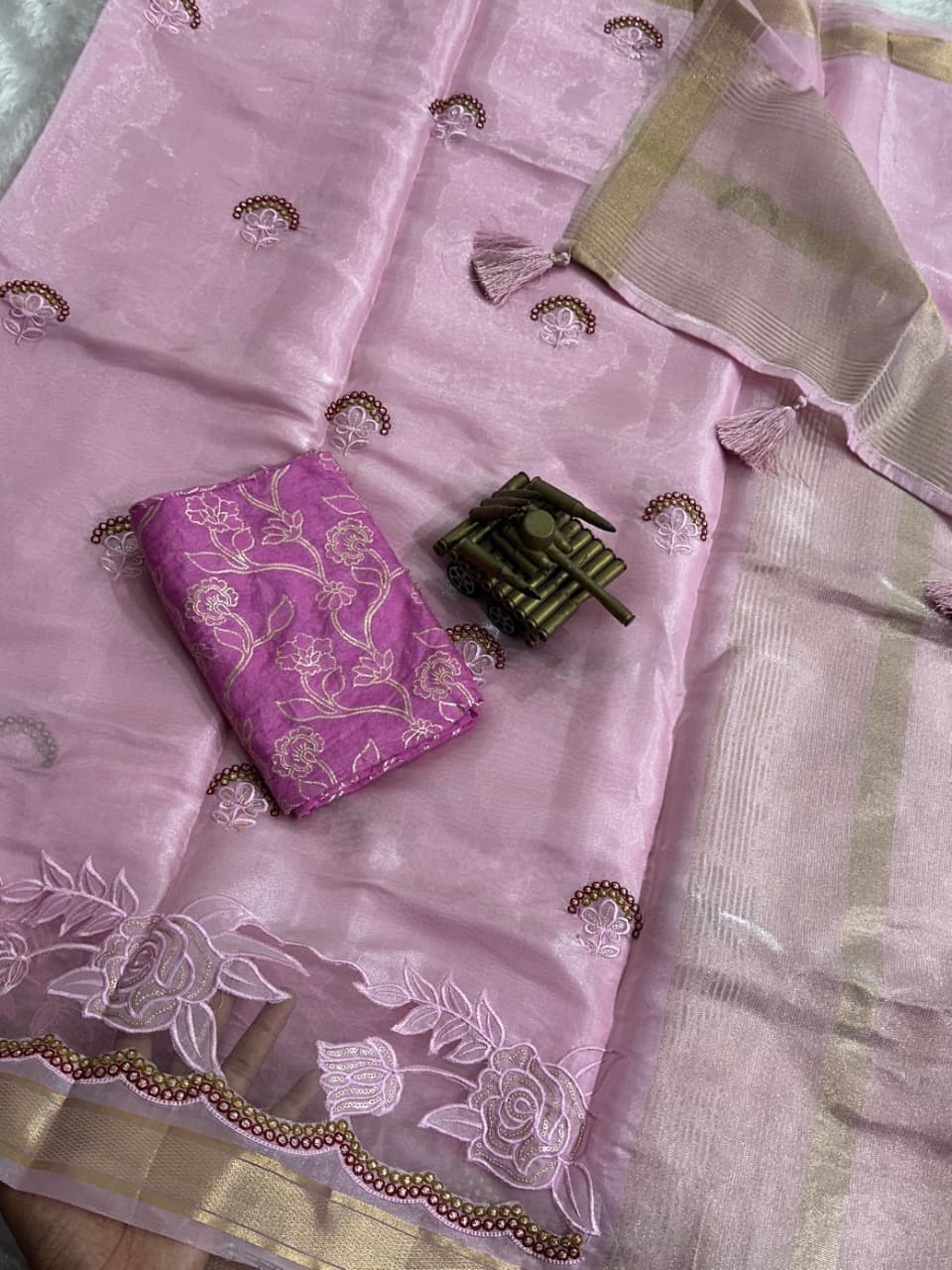 Design-Kastur Sari