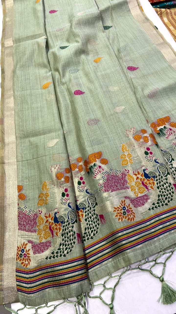 Weaving design all over the saree