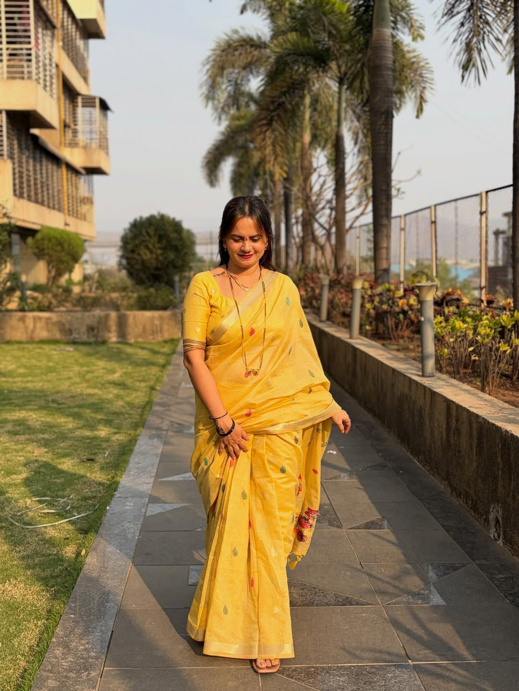 Weaving design all over the saree