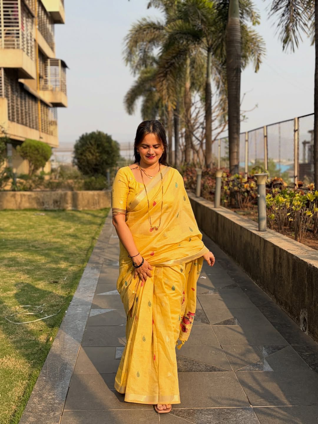 Weaving design all over the saree