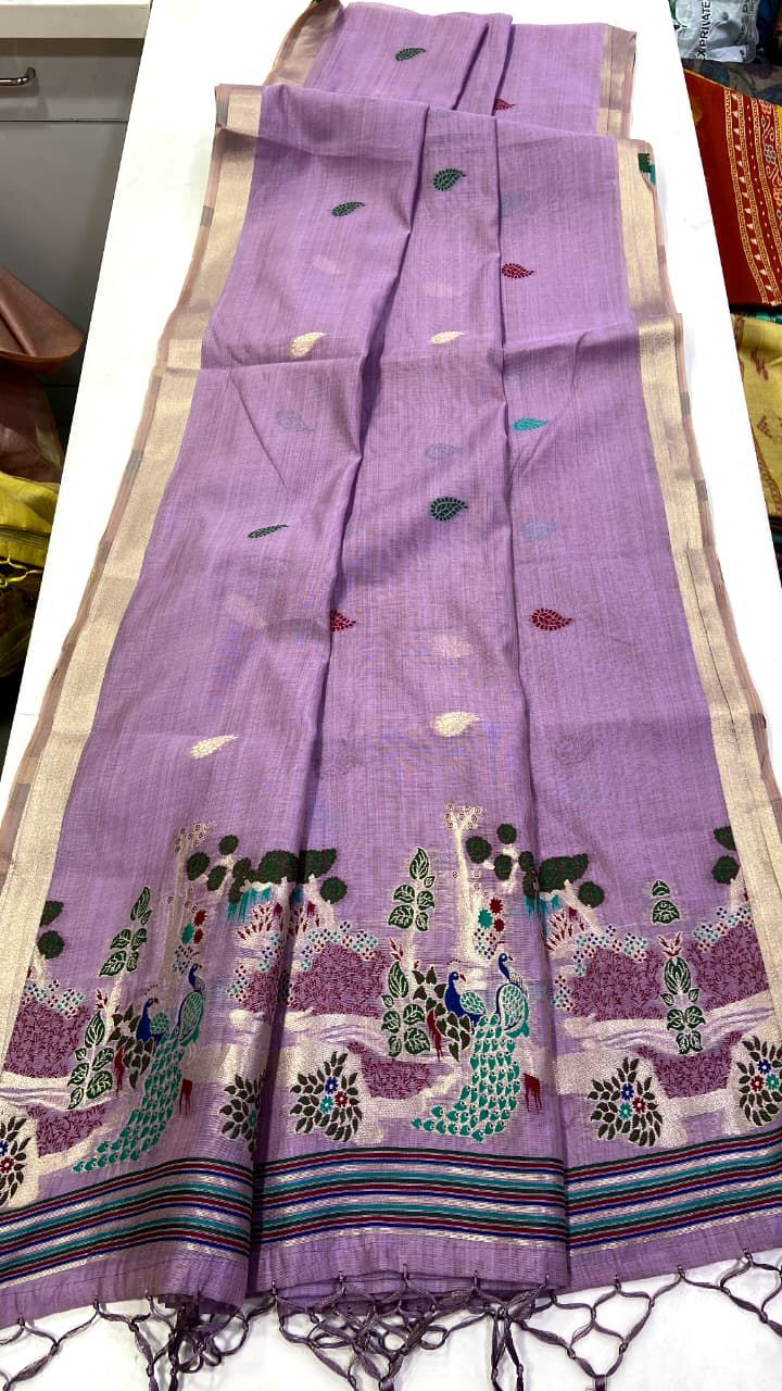 Weaving design all over the saree