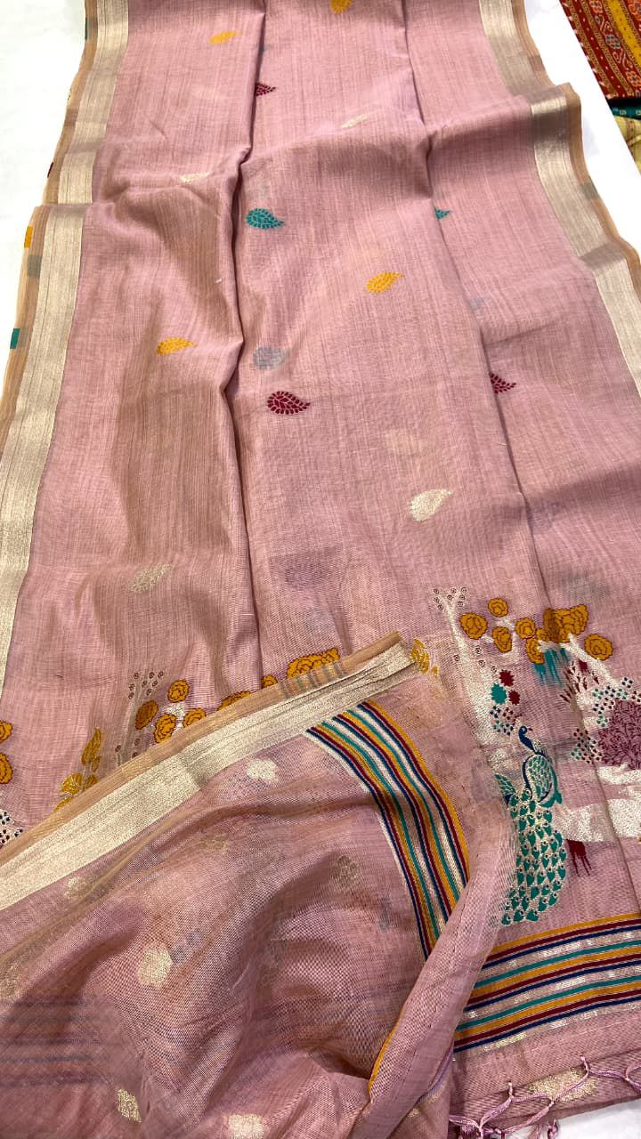 Weaving design all over the saree