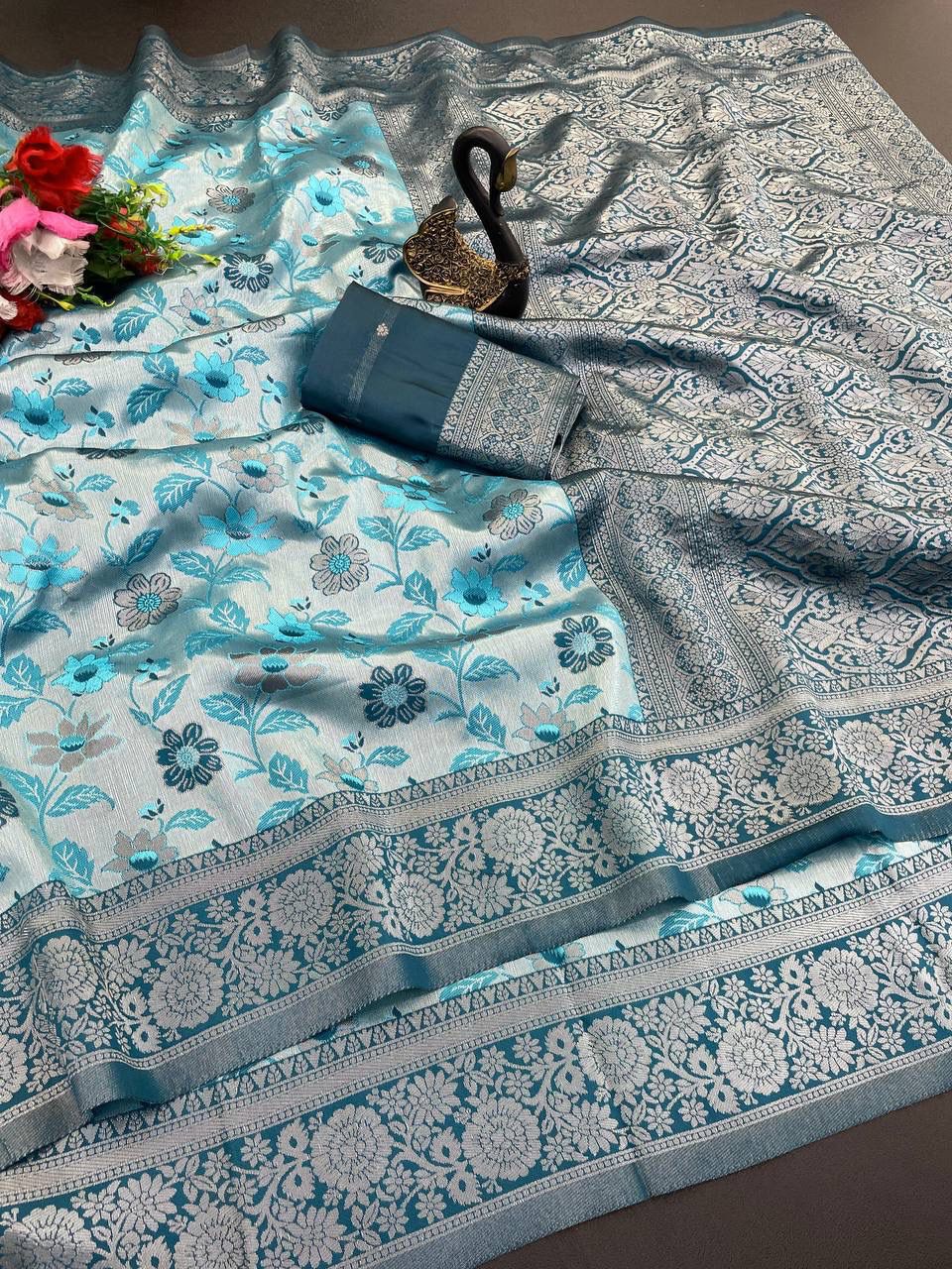 PRESENTS MOST STUNNING TISSUE SILKS