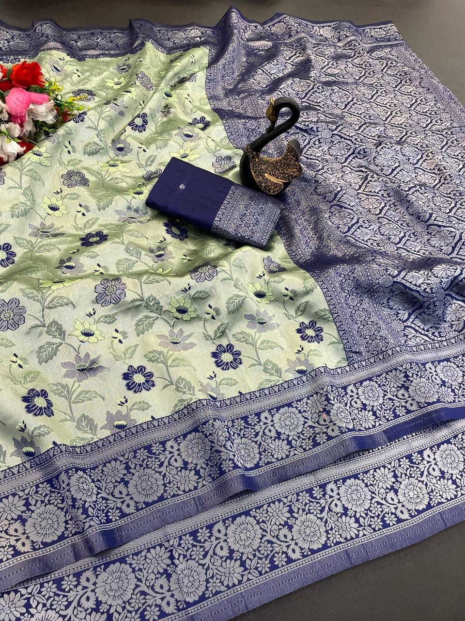 PRESENTS MOST STUNNING TISSUE SILKS