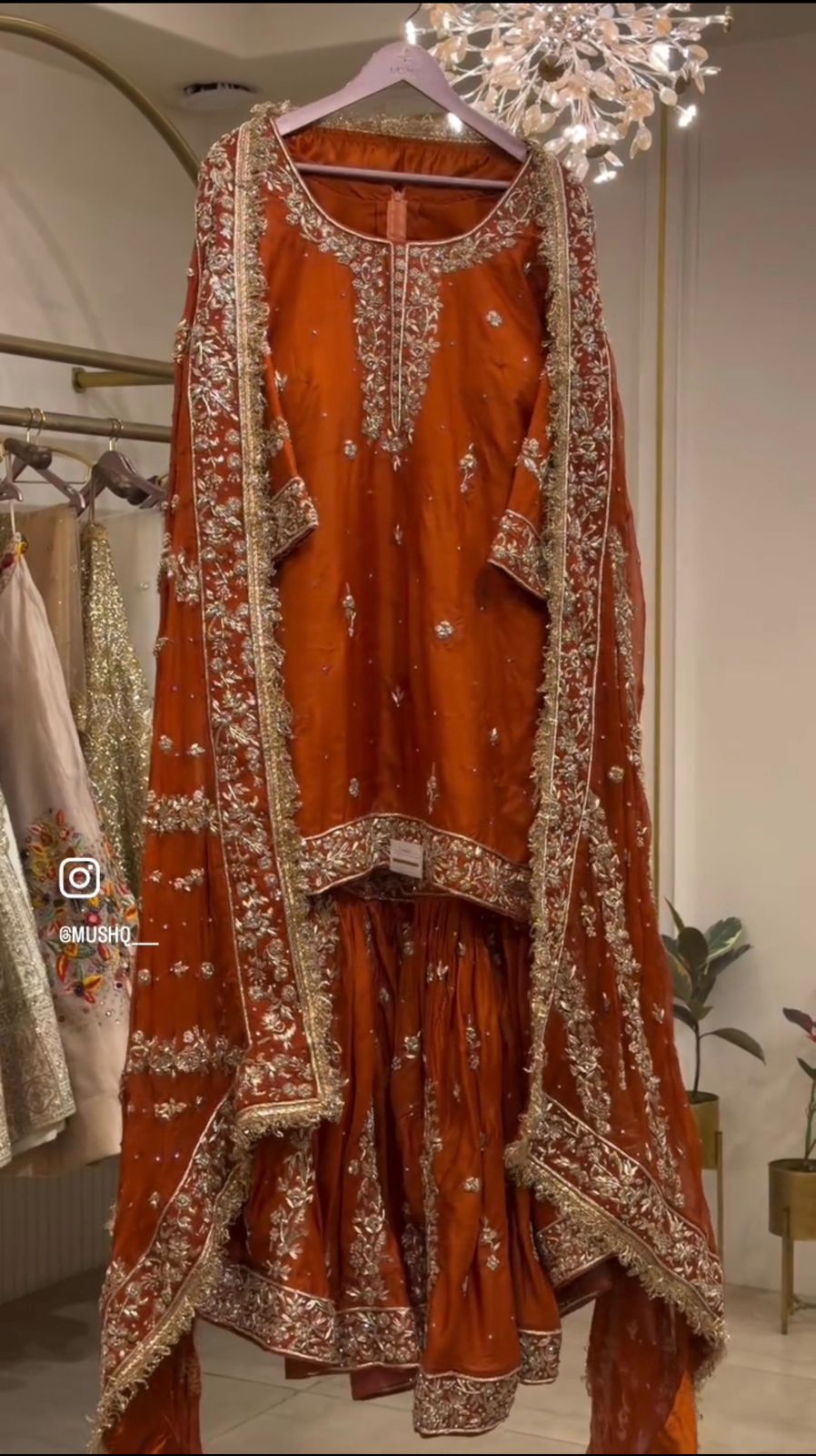 Design Trending *Top, Sarara & dupatta Reddy To Wear Look Design