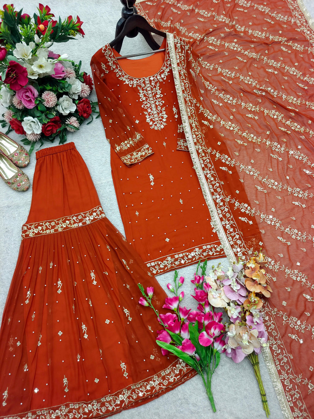 Design Trending *Top, Sarara & dupatta Reddy To Wear Look Design