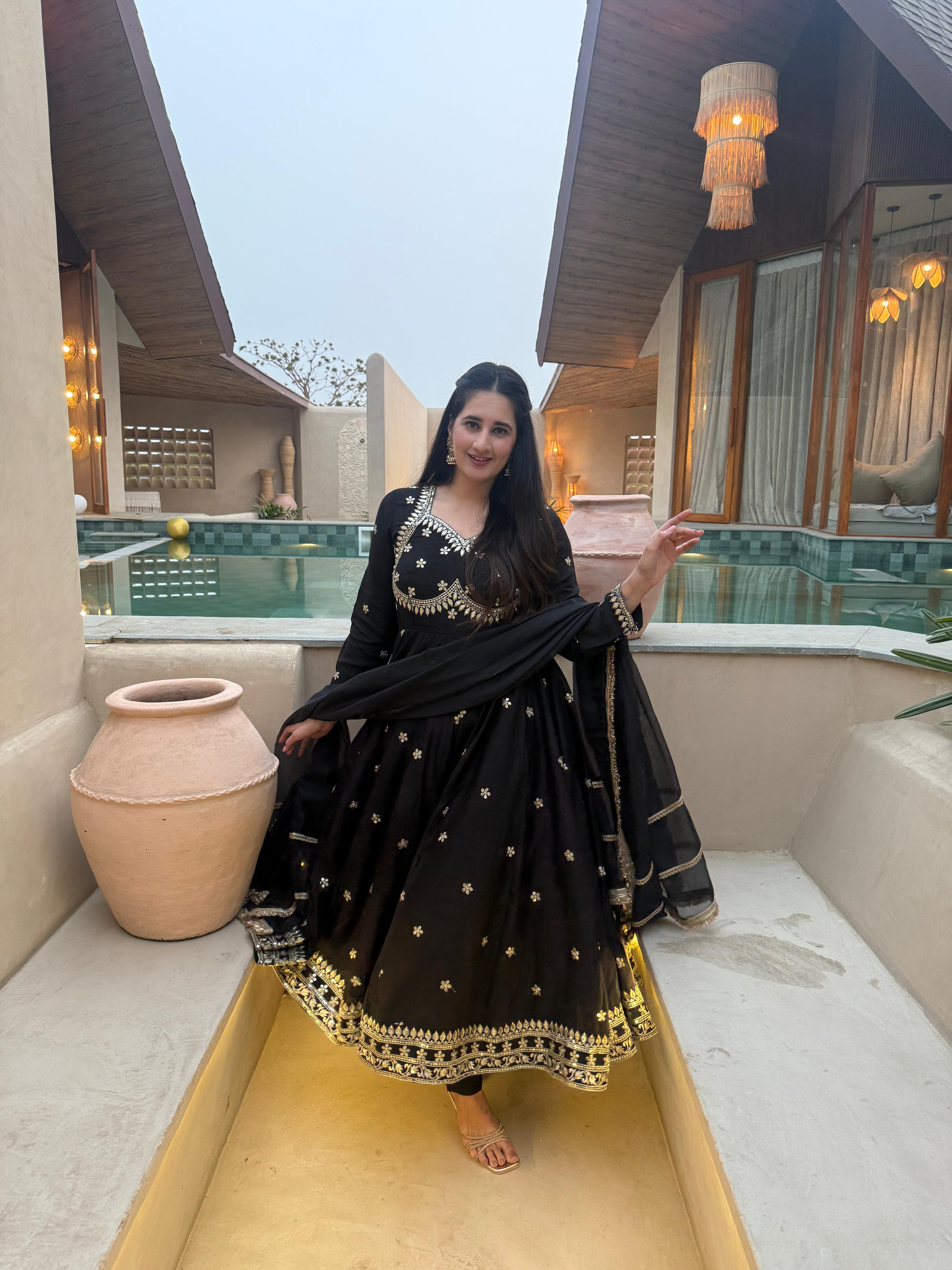 New Anarkali Gown Suit In New Fancy Style👌💕