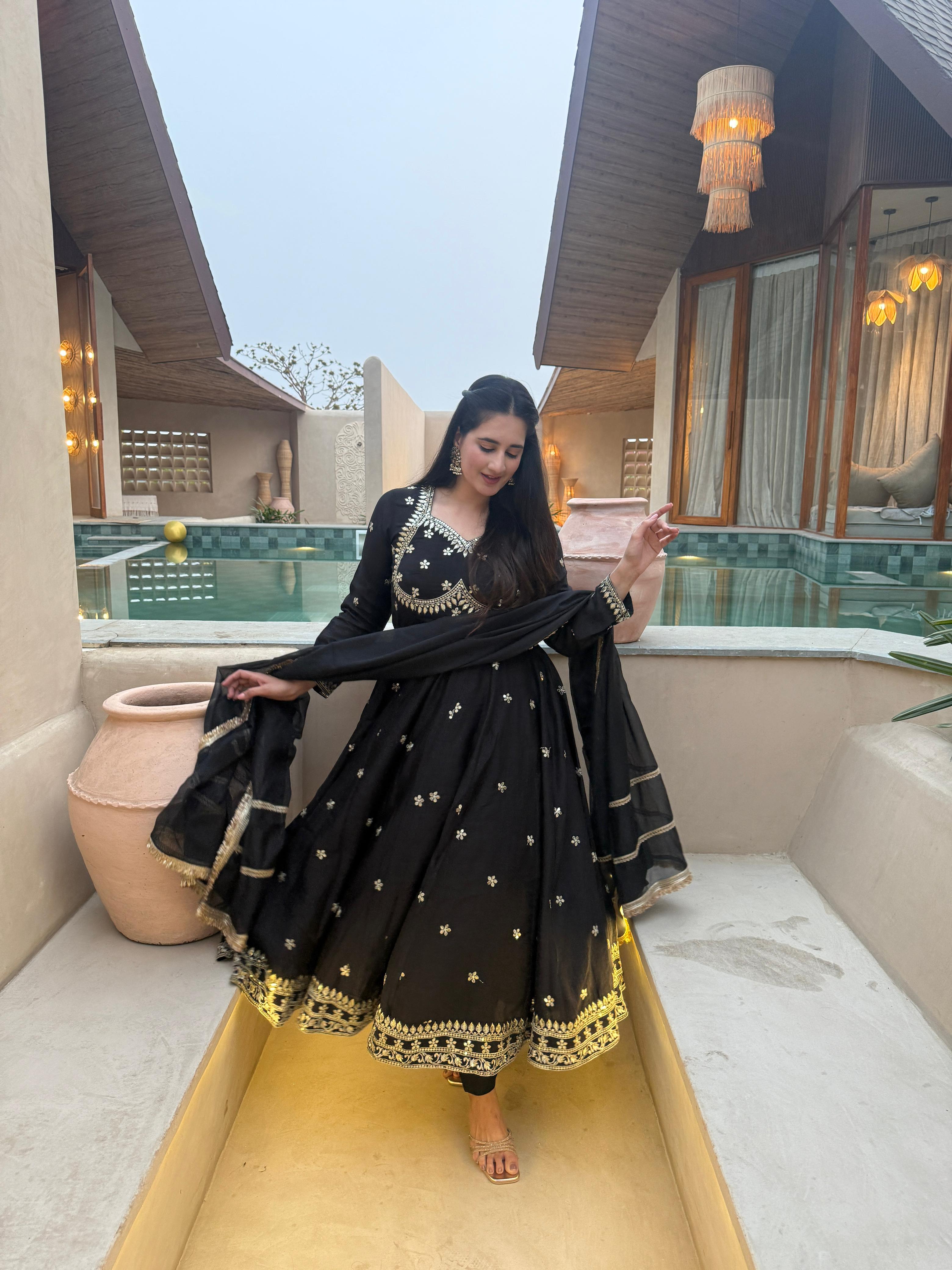 New Anarkali Gown Suit In New Fancy Style👌💕