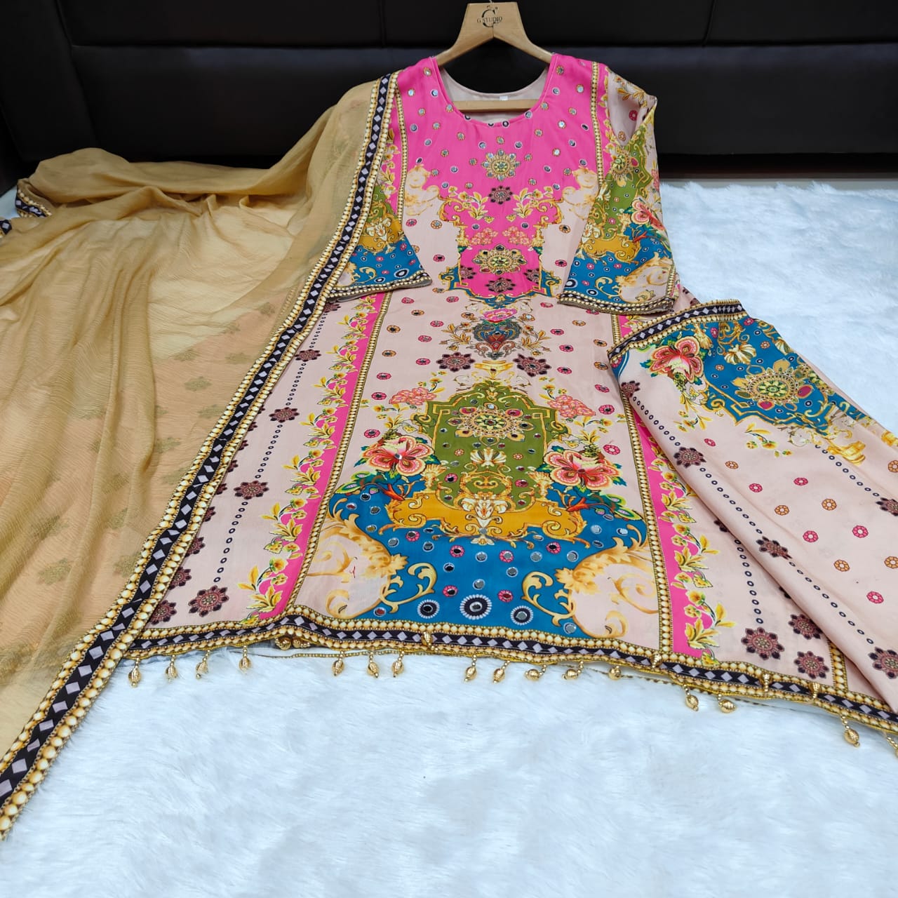 NOORI ANARKALI ROUND PLAZA SET