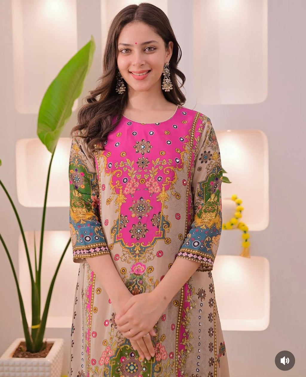 NOORI ANARKALI ROUND PLAZA SET
