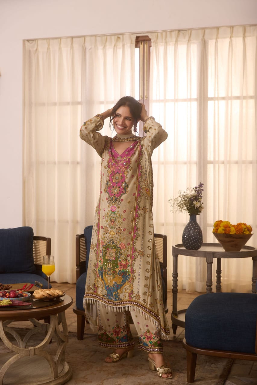 NOORI ANARKALI ROUND PLAZA SET
