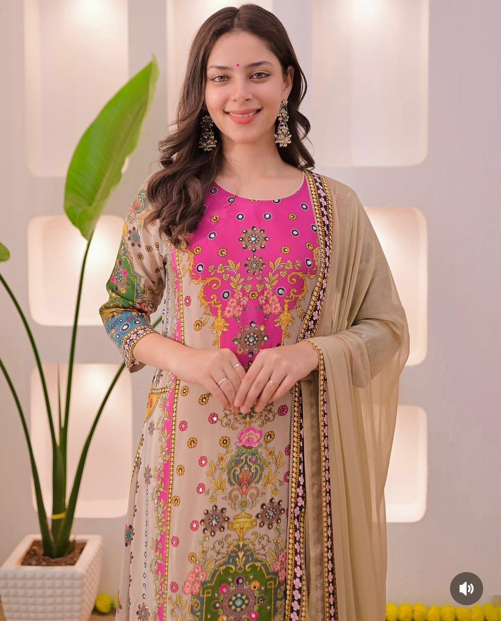 NOORI ANARKALI ROUND PLAZA SET