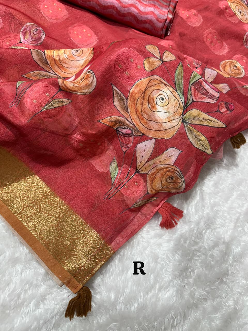Digital contrast print in blouse