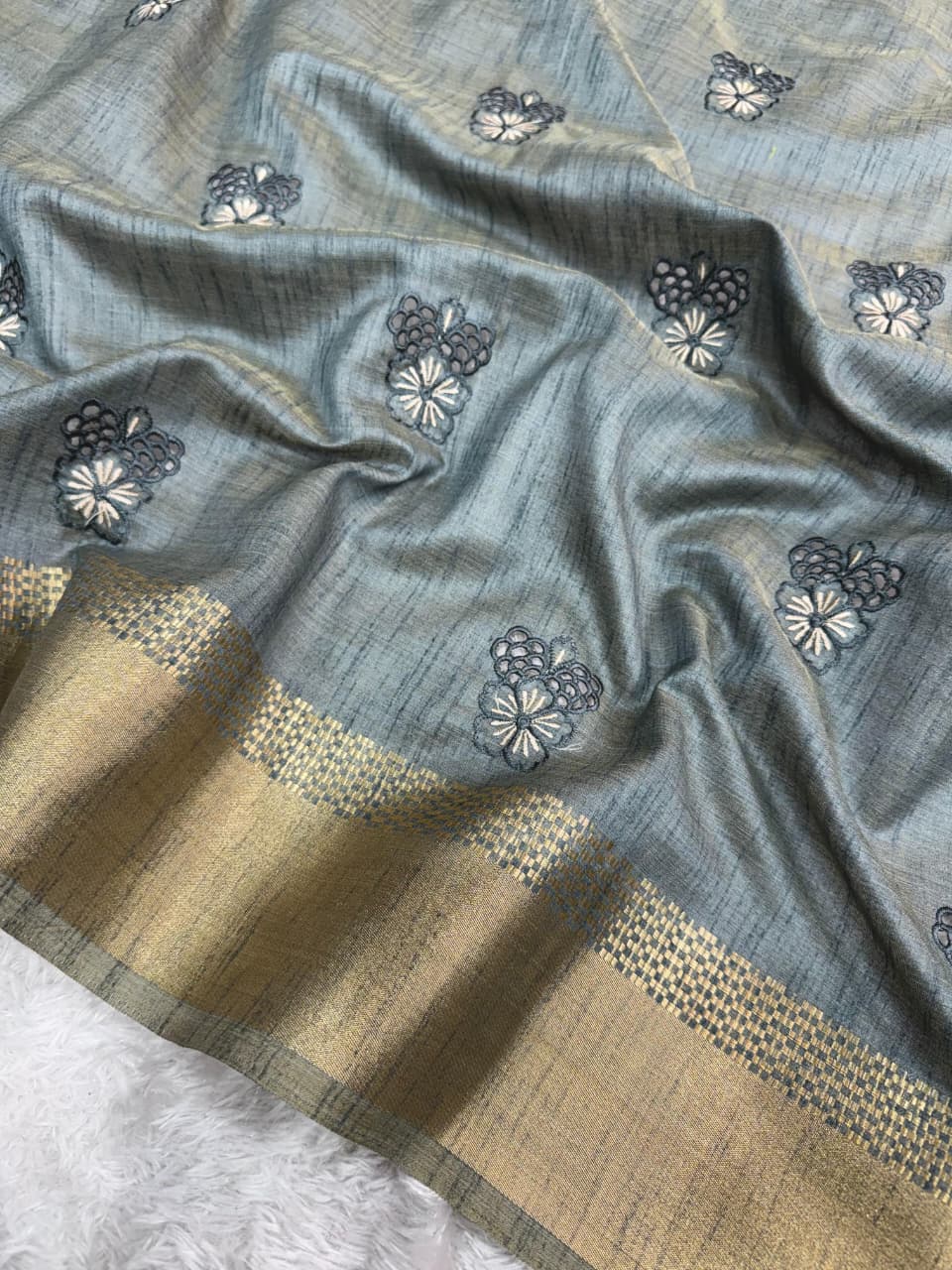 Buy Assam Silk Zari Jacquard Border With Zari Weaving Chit Pallu With Running Blouse